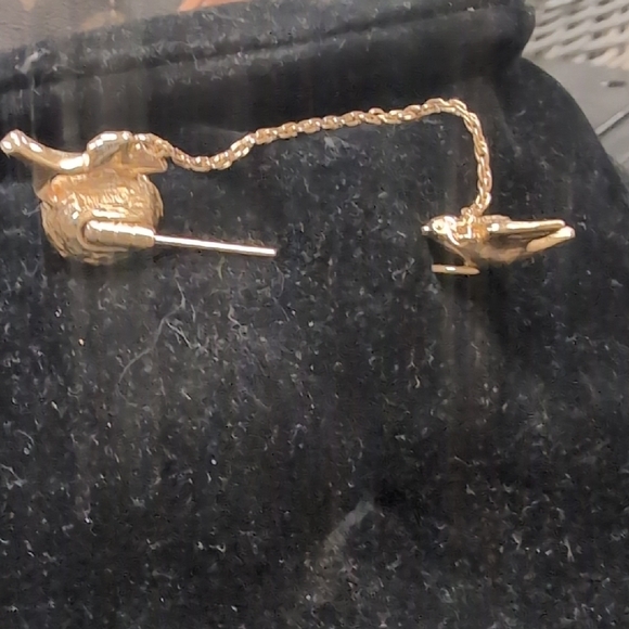 Elegant Gold Bird and Rose Brooch - Picture 3 of 4